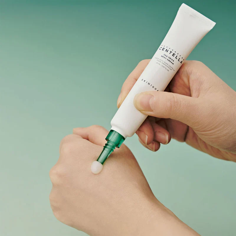 Crema Localizada Tea-Trica Madagascar Centella 20ml de Skin1004, calma y reduce imperfecciones en zonas específicas con centella asiática y extractos naturales