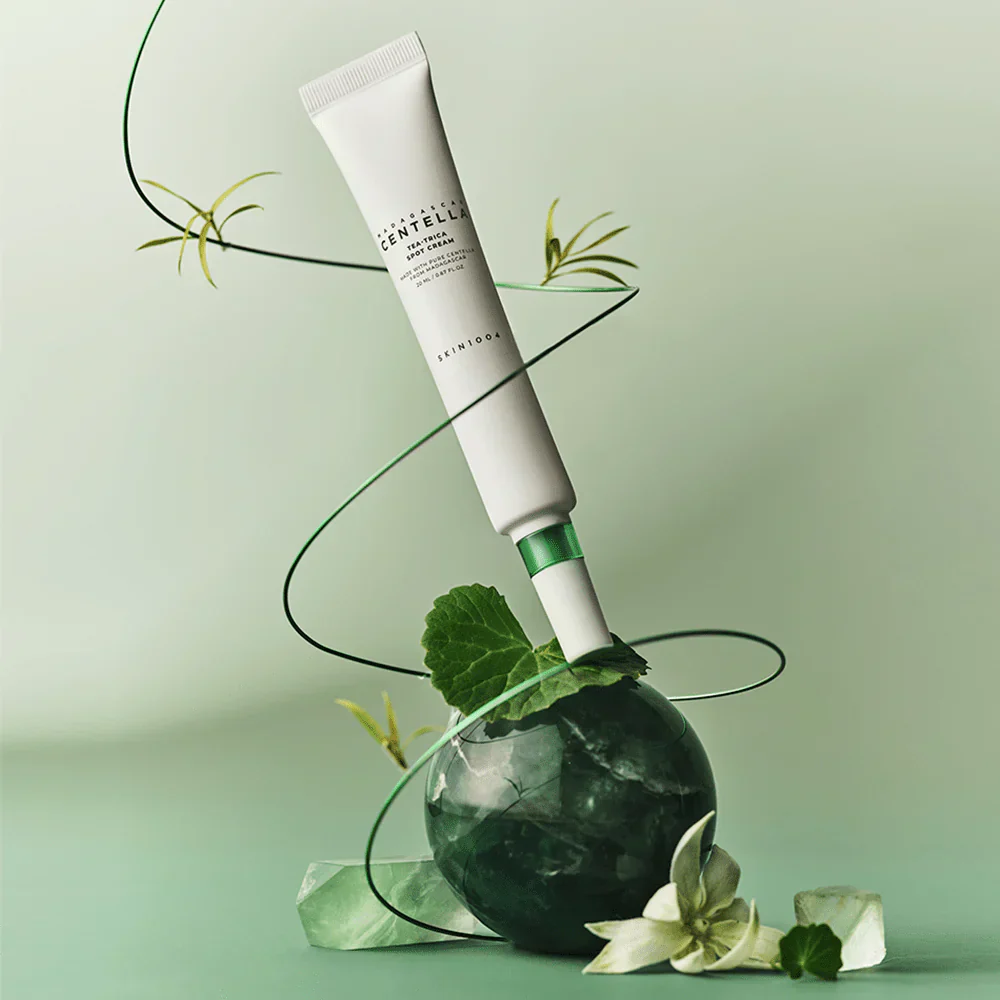 Crema Localizada Tea-Trica Madagascar Centella 20ml de Skin1004, calma y reduce imperfecciones en zonas específicas con centella asiática y extractos naturales