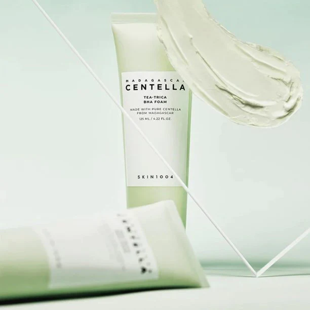 Espuma Limpiadora Tea-Trica BHA Madagascar Centella 125ml de Skin1004, limpia profundamente y exfolia suavemente la piel con BHA y centella asiática