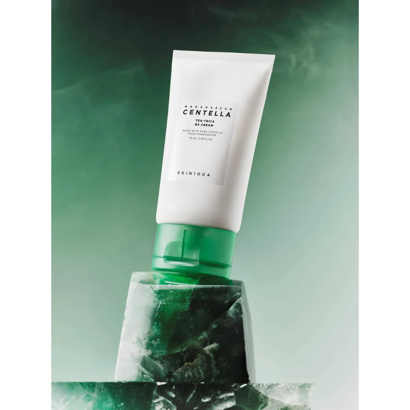 Crema Hidratante Tea-Trica B5 Madagascar Centella 75ml de Skin1004, hidrata profundamente y calma la piel propensa a imperfecciones