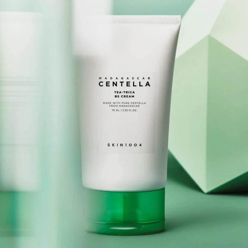 Crema Hidratante Tea-Trica B5 Madagascar Centella 75ml de Skin1004, hidrata profundamente y calma la piel propensa a imperfecciones