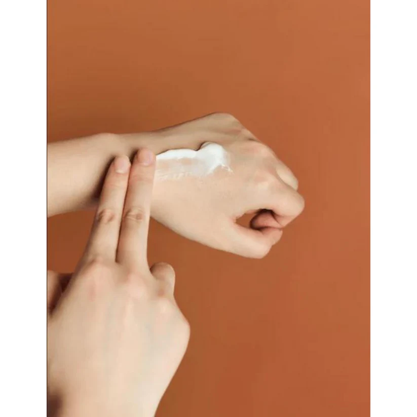 Crema Nutritiva Probio-Cica Madagascar Centella 50ml de Skin1004, fortalece la barrera cutánea, nutre y calma la piel con probióticos y centella asiática